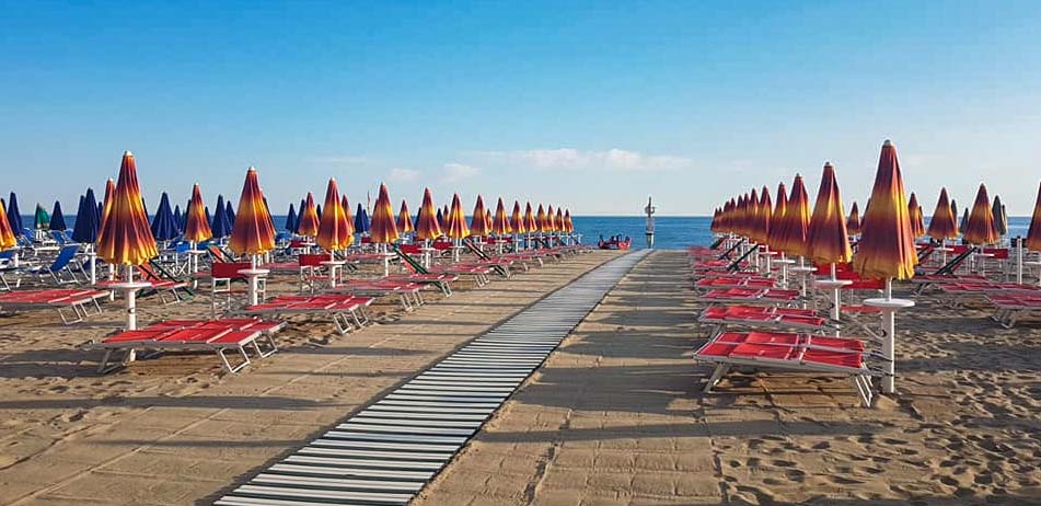 Spiaggia Hotel La Pineta Marina di Carrara
